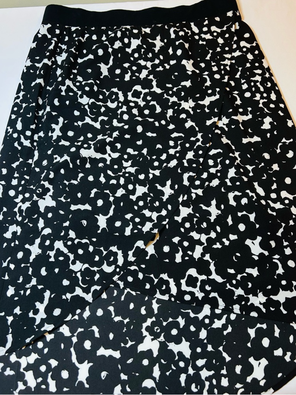 Cabi Skirt Black White Floral High Low Hem Faux Wrap Pull-On Dixon Reina Size M